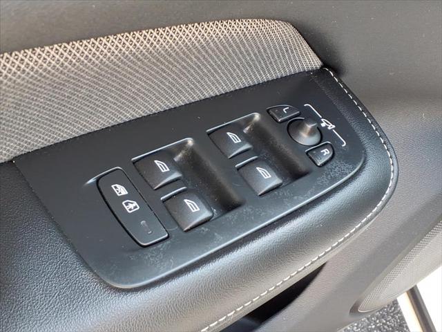 2024 Volvo S60 Plus Black Edition