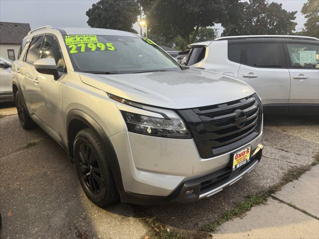2023 Nissan Pathfinder SL 4WD for sale in Milwaukee, WI