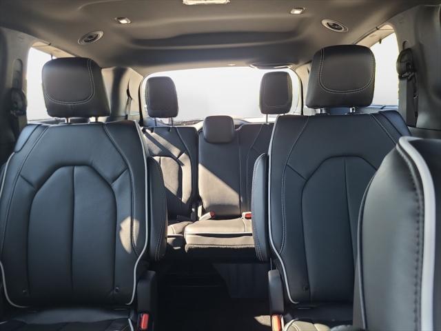 2027 Chrysler Pacifica Limited AWD