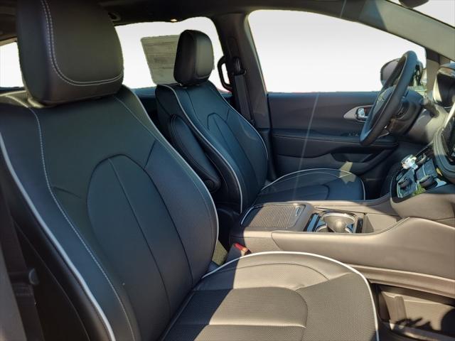 2027 Chrysler Pacifica Limited AWD