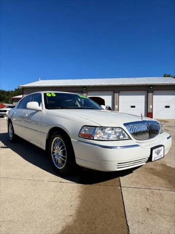 2005 Lincoln Town Car Signature Limited for sale in Evansdale, IA