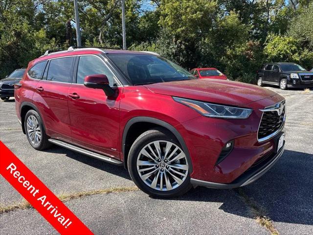 2026 Toyota Highlander Hybrid Platinum for sale in Milwaukee, WI
