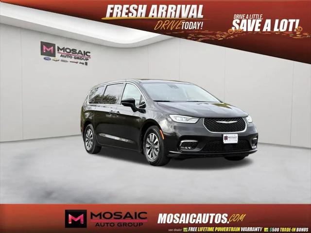 2023 Chrysler Pacifica Hybrid Touring L for sale in Zumbrota, MN