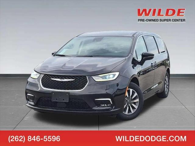2024 Chrysler Pacifica Hybrid Select for sale in Waukesha, WI