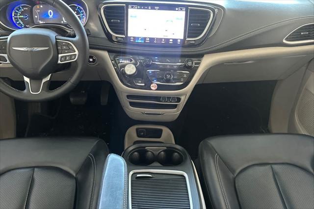2024 Chrysler Pacifica Hybrid Select