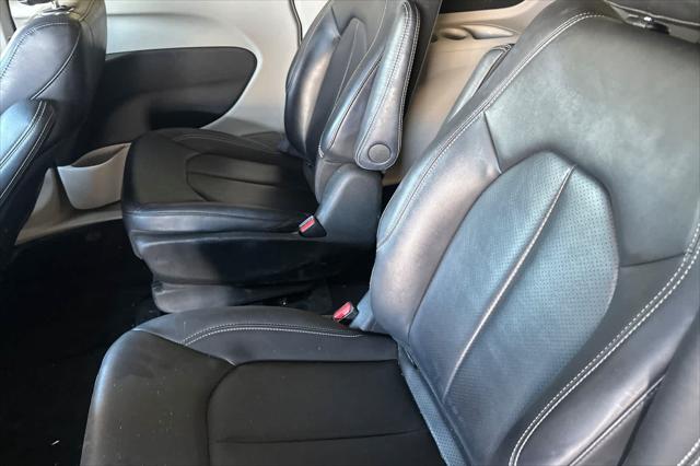 2024 Chrysler Pacifica Hybrid Select