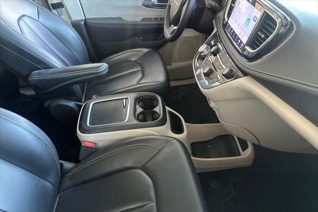 2024 Chrysler Pacifica Hybrid Select
