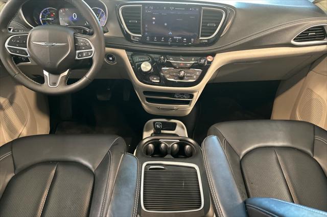 2024 Chrysler Pacifica Hybrid Select