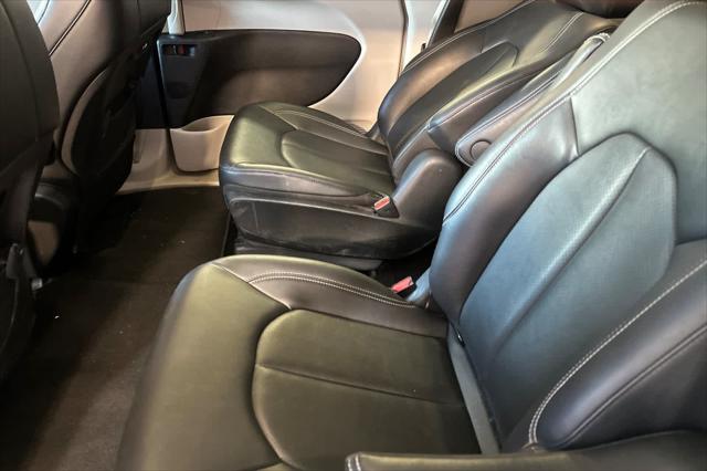 2024 Chrysler Pacifica Hybrid Select