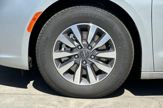 2024 Chrysler Pacifica Hybrid Select