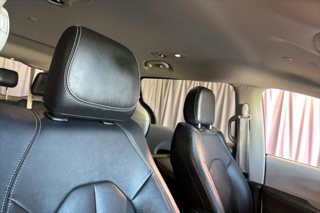 2024 Chrysler Pacifica Hybrid Select