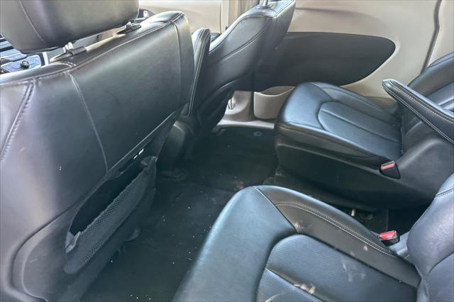 2024 Chrysler Pacifica Hybrid Select