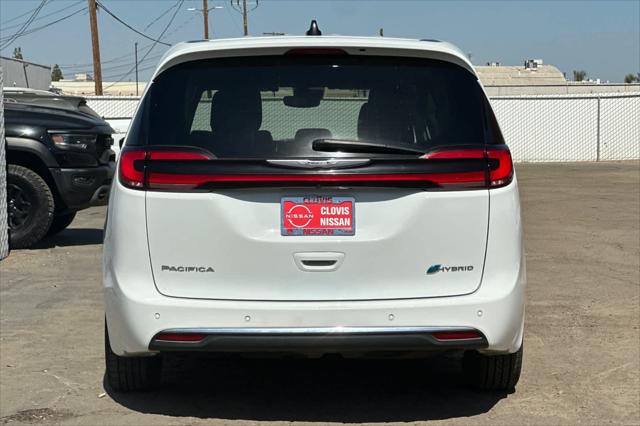 2024 Chrysler Pacifica Hybrid Select
