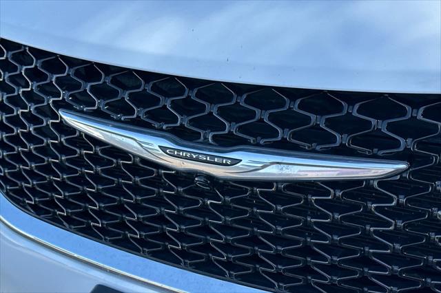 2024 Chrysler Pacifica Hybrid Select