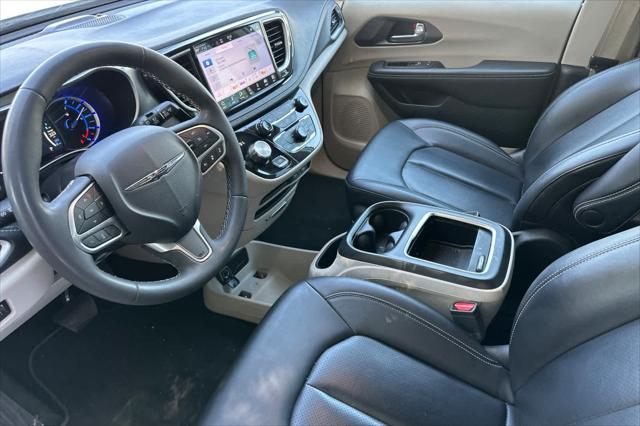 2024 Chrysler Pacifica Hybrid Select