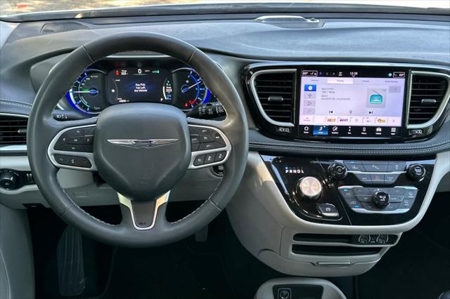 2024 Chrysler Pacifica Hybrid Select