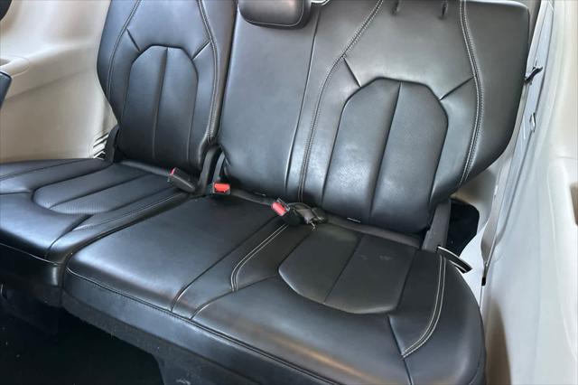 2024 Chrysler Pacifica Hybrid Select