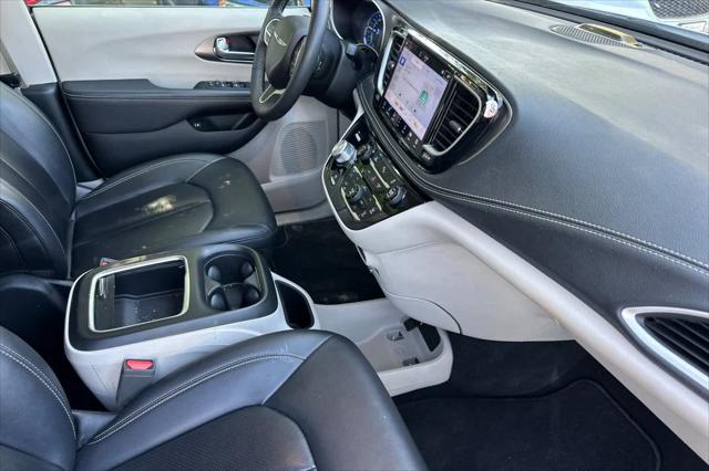 2024 Chrysler Pacifica Hybrid Select