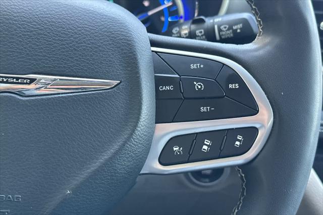 2024 Chrysler Pacifica Hybrid Select