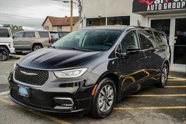 2024 Chrysler Pacifica Hybrid Select for sale in South River, NJ