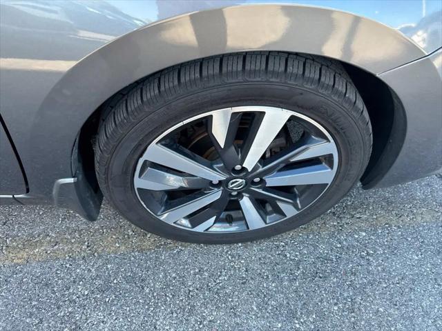 2021 Nissan Versa SR Xtronic CVT