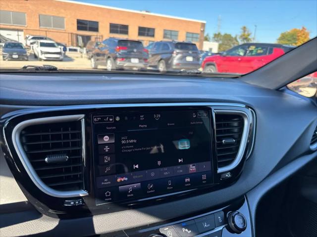 2025 Chrysler Pacifica Select