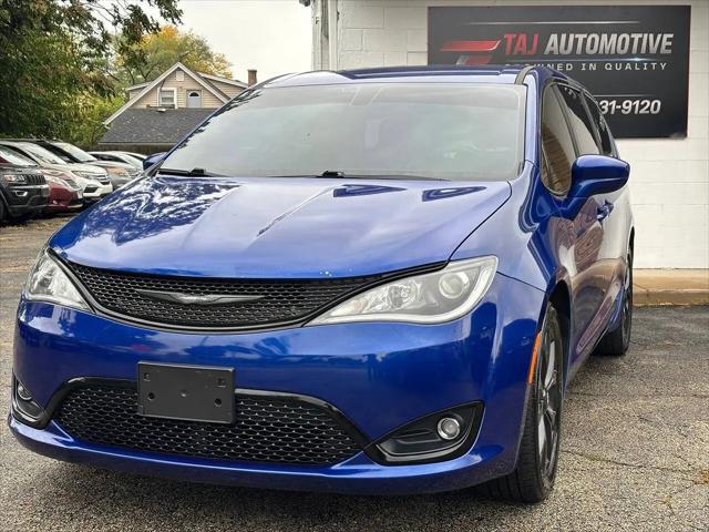 2020 Chrysler Pacifica Touring for sale in Elgin, IL