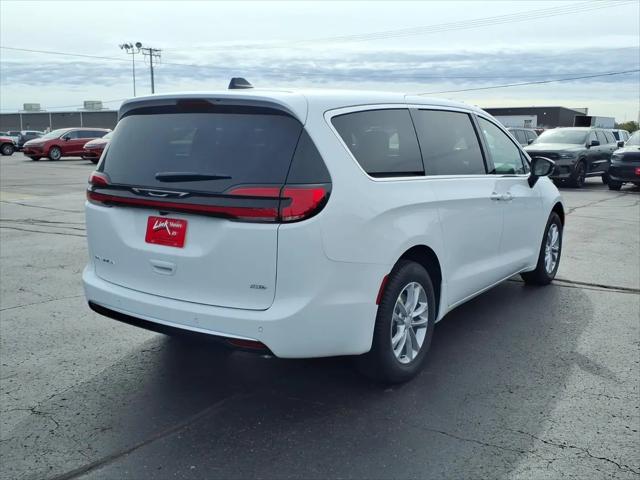 2027 Chrysler Pacifica Select AWD