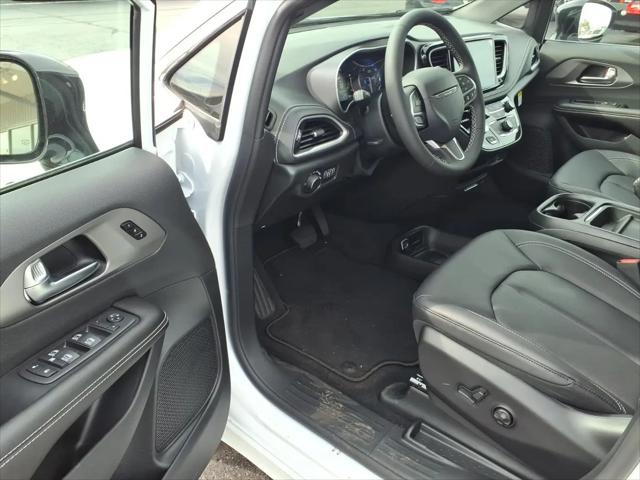 2027 Chrysler Pacifica Select AWD