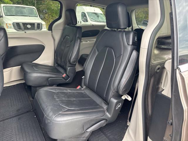 2017 Chrysler Pacifica Touring-L