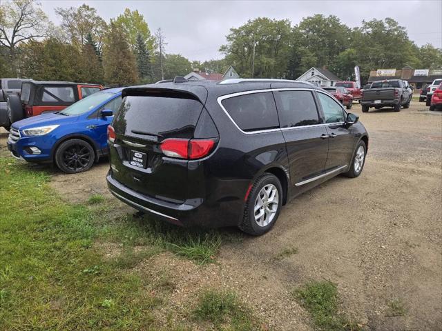 2017 Chrysler Pacifica Touring-L Plus