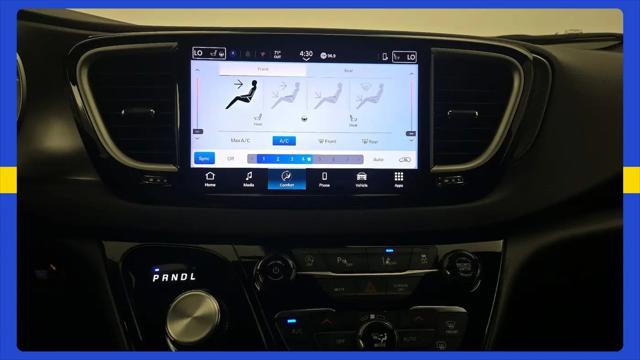 2025 Chrysler Pacifica Select