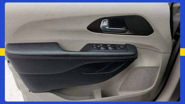 2017 Chrysler Pacifica Touring-L