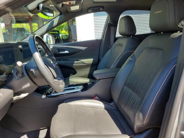 2024 Buick NV Avenir FWD