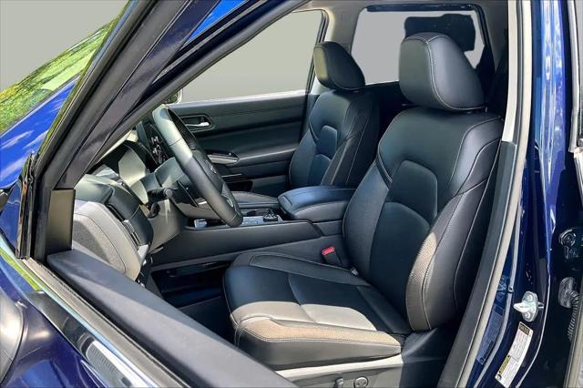 2025 Nissan Pathfinder SL 4WD