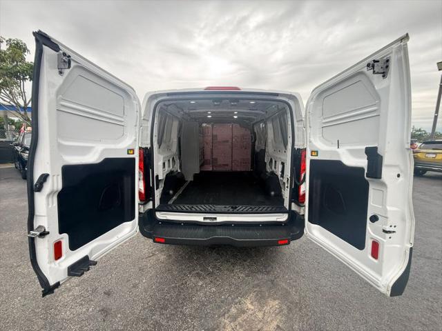 2018 Ford Transit w/Sliding Side Door w/RWB