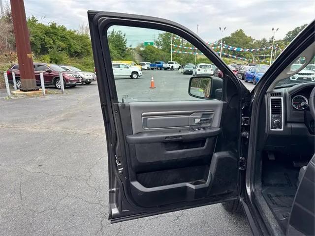 2024 Ram 1500 Classic SLT Quad Cab 4x4 64 Box