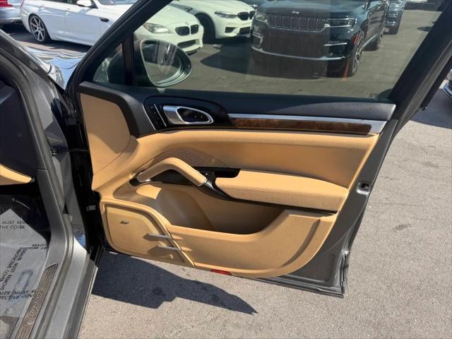 2017 Porsche Cayenne Platinum Edition