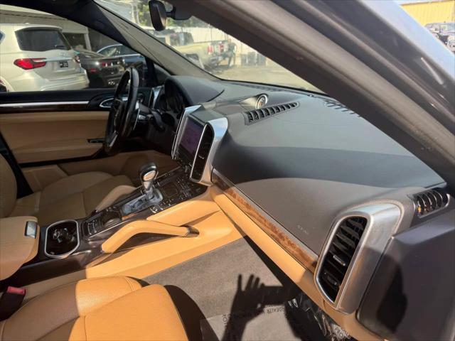 2017 Porsche Cayenne Platinum Edition