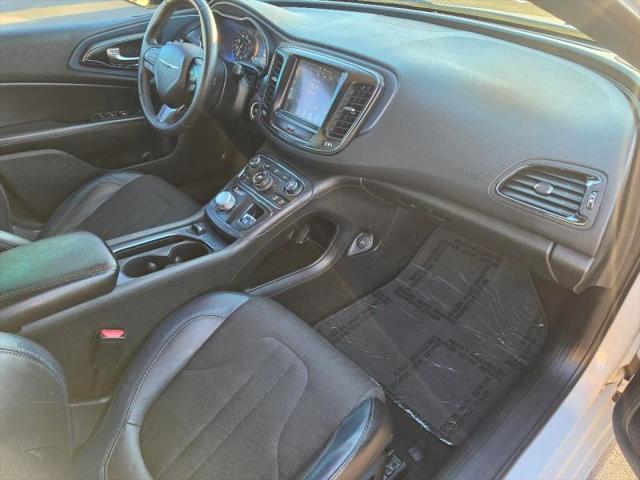 2016 Chrysler 200 S