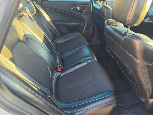 2016 Chrysler 200 S