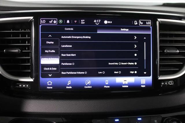 2025 Chrysler Pacifica Select