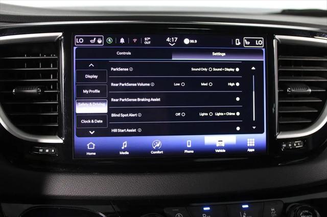 2025 Chrysler Pacifica Select