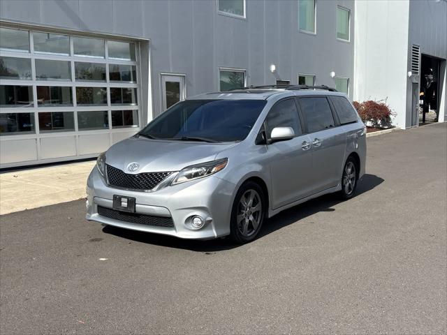 2017 Toyota Sienna SE Premium 8 Passenger for sale in Eugene, OR