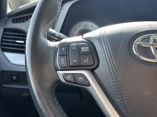 2017 Toyota Sienna SE Premium 8 Passenger