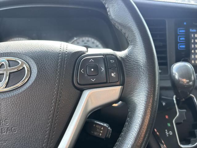 2017 Toyota Sienna SE Premium 8 Passenger
