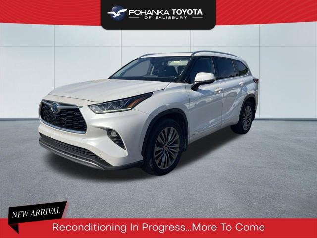 2022 Toyota Highlander Hybrid Platinum 2022 Toyota Highlander Hybrid Platinum