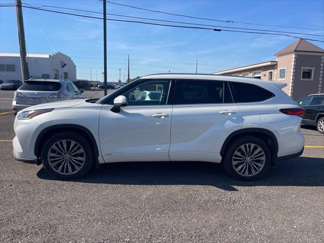 2022 Toyota Highlander Hybrid Platinum 2022 Toyota Highlander Hybrid Platinum