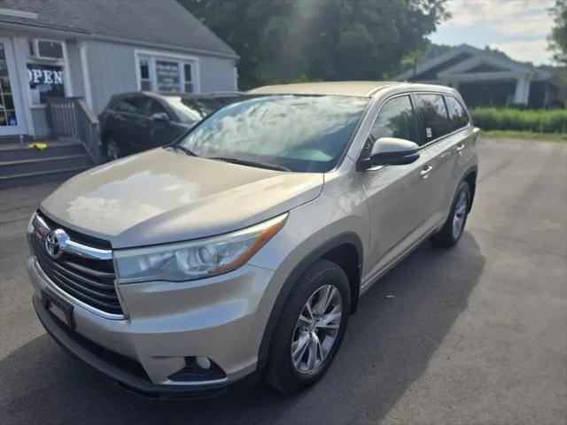 2015 Toyota Highlander LE Plus V6 for sale in Canton, CT