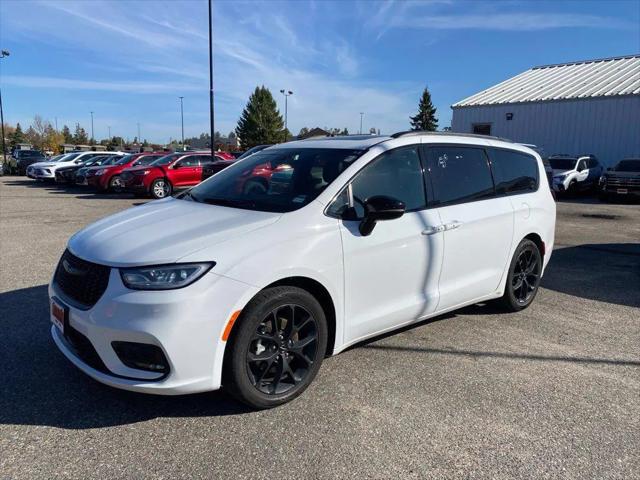 2025 Chrysler Pacifica Limited for sale in Grand Rapids, MN